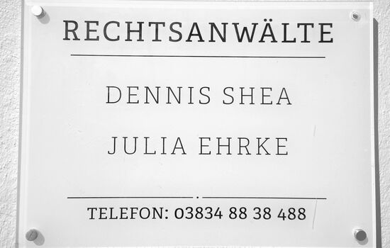 Firmenschild Rechtsanwaltskanzlei Shea & Ehrke